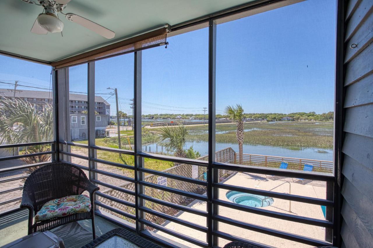 Bella Vista: Marshfront 1 Block To The Beach. Pool & Hot Tub-1st Floor Apartment *