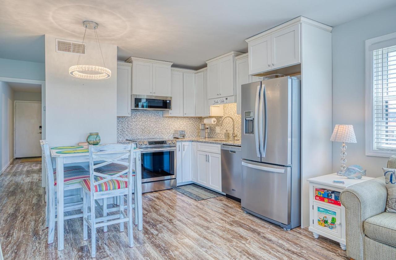 Bella Vista: Marshfront 1 Block To The Beach. Pool & Hot Tub-1st Floor * Murrells Inlet