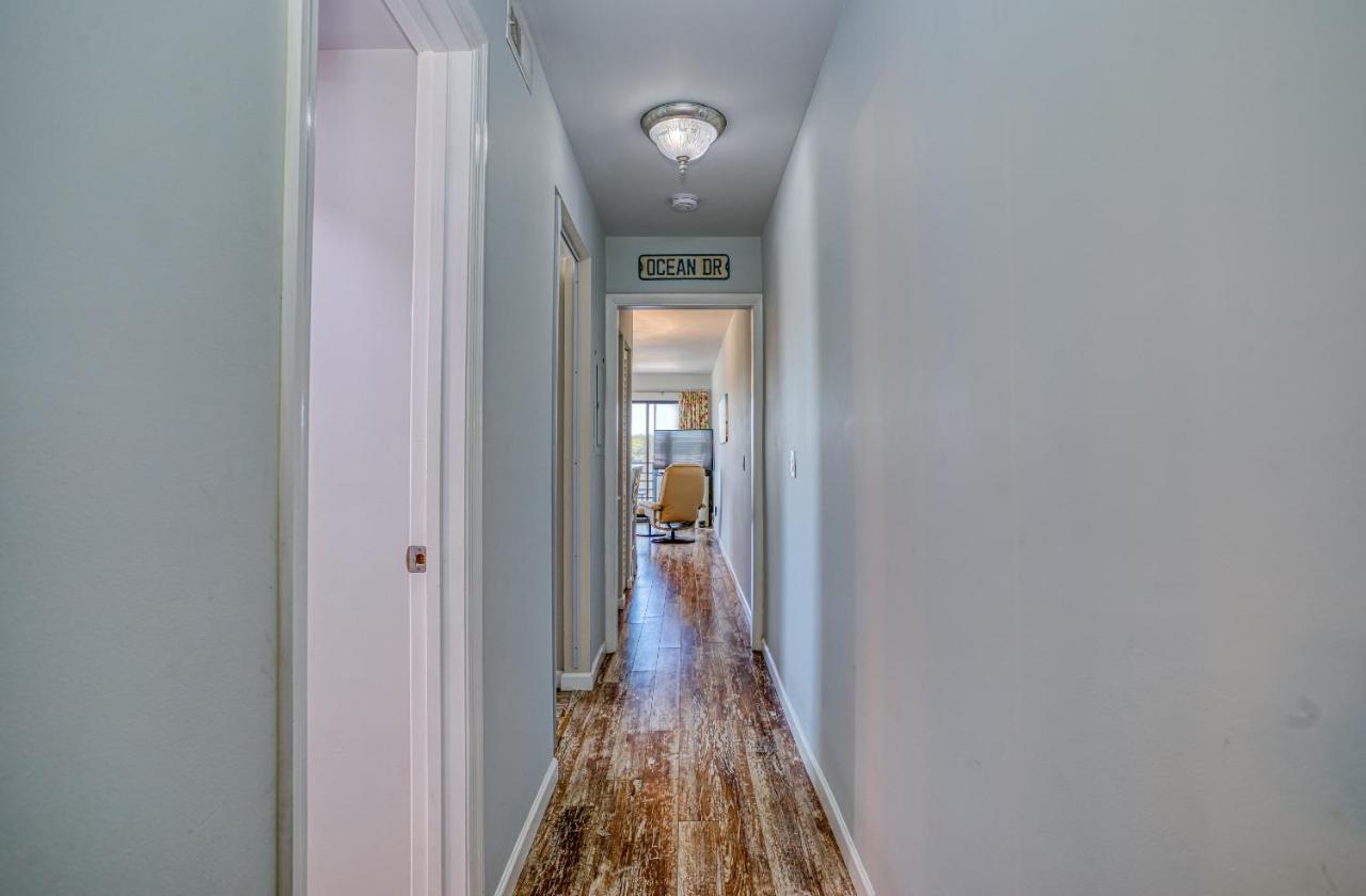 Apartment Bella Vista: Marshfront 1 Block To The Beach. Pool & Hot Tub-1st Floor *