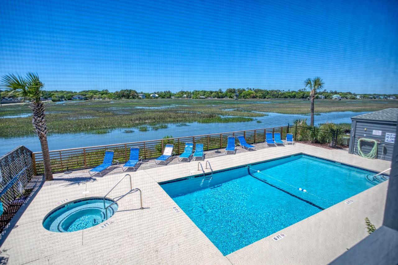 Bella Vista: Marshfront 1 Block To The Beach. Pool & Hot Tub-1st Floor Apartment *