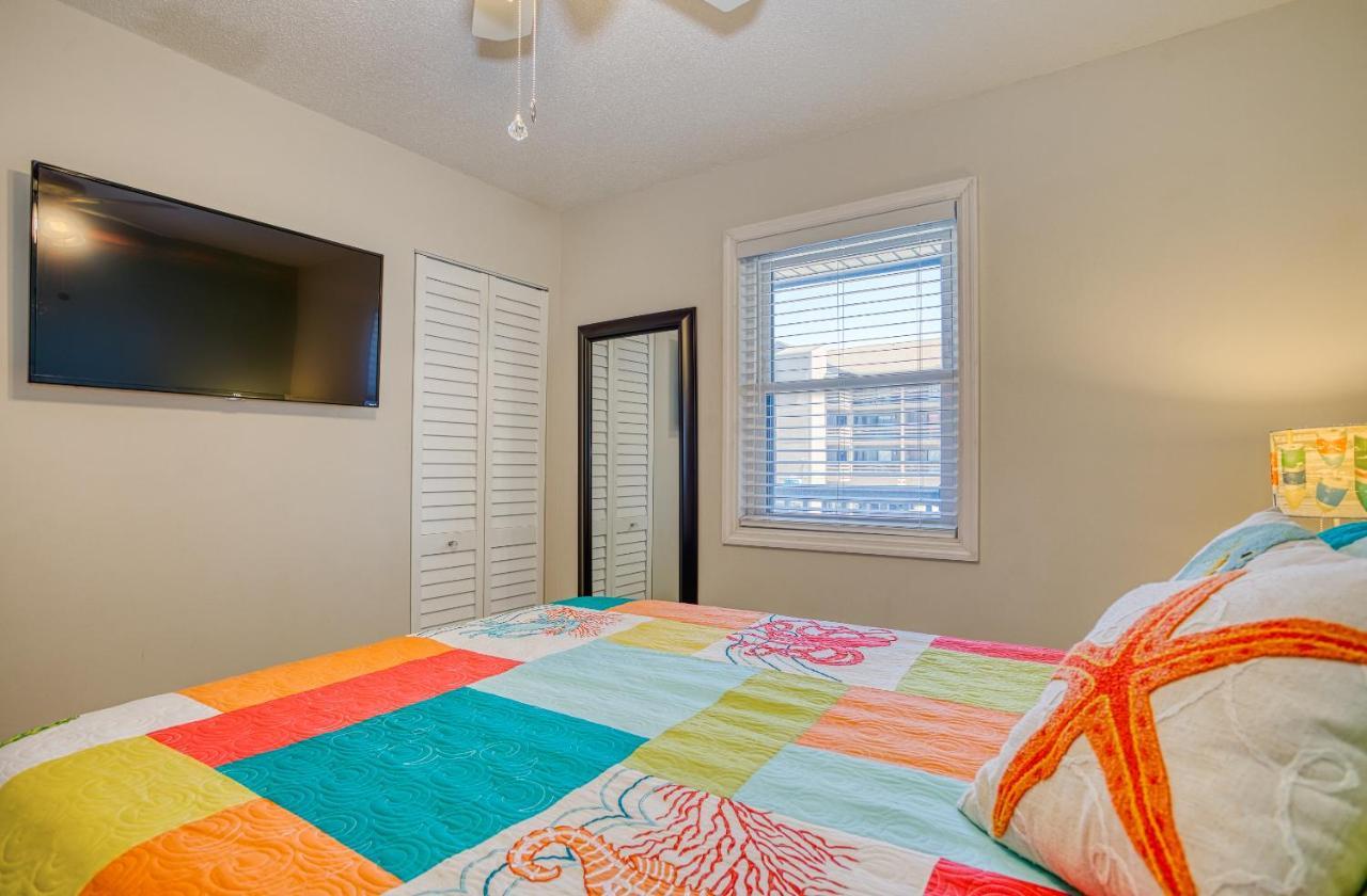 Apartment Bella Vista: Marshfront 1 Block To The Beach. Pool & Hot Tub-1st Floor Murrells Inlet